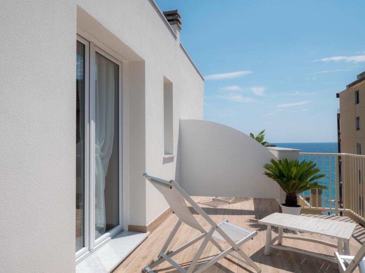 Hotel Continental Pietra Ligure Exterior foto
