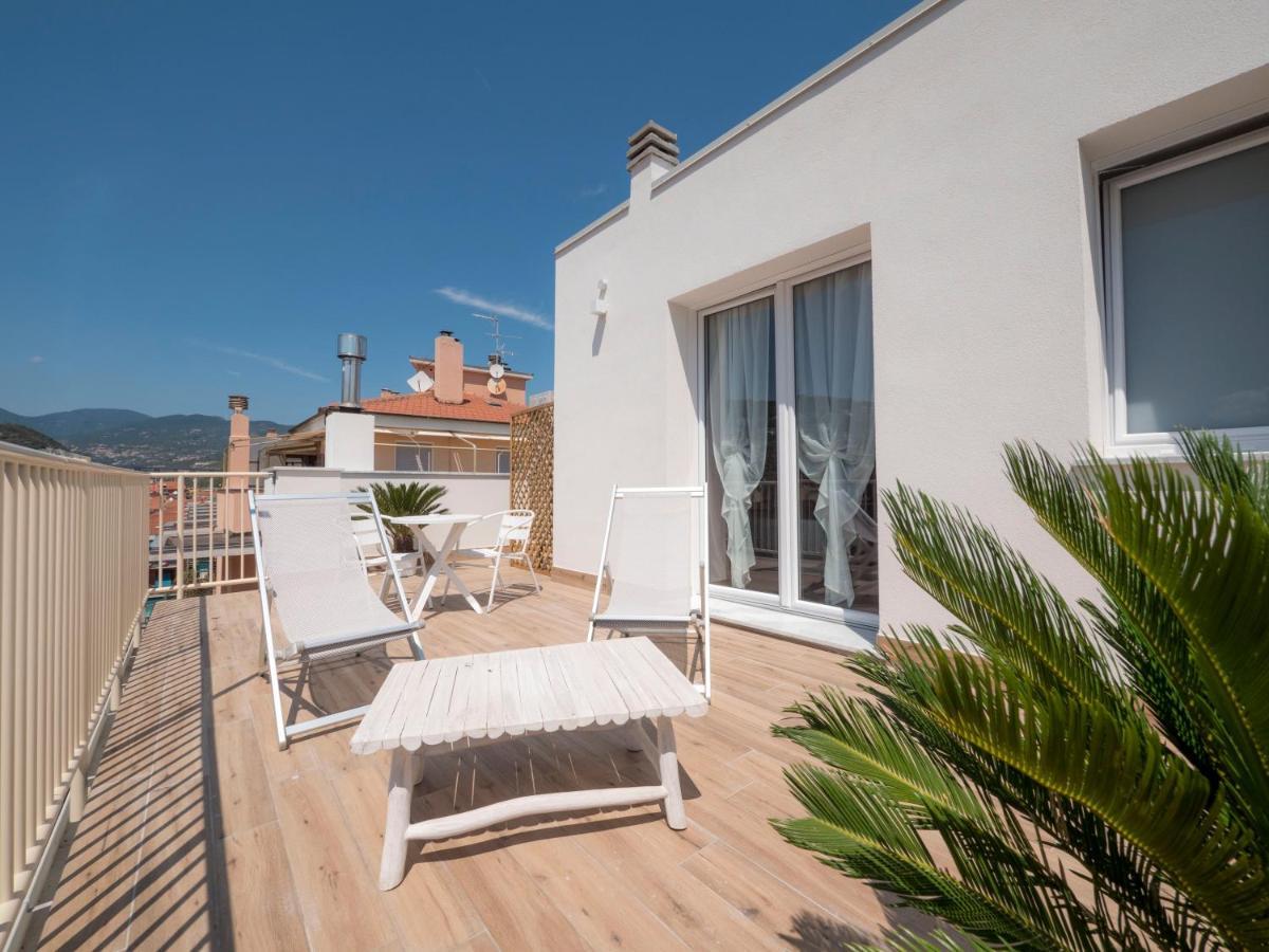 Hotel Continental Pietra Ligure Exterior foto